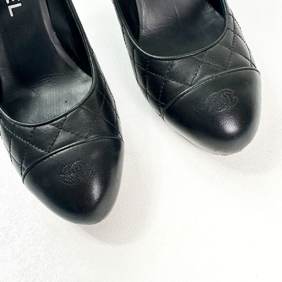 CHANEL Quilted Platform Black Pumps Size 38.5 US 8 CC Logo Heel Cap Toe - Picture 5 of 12